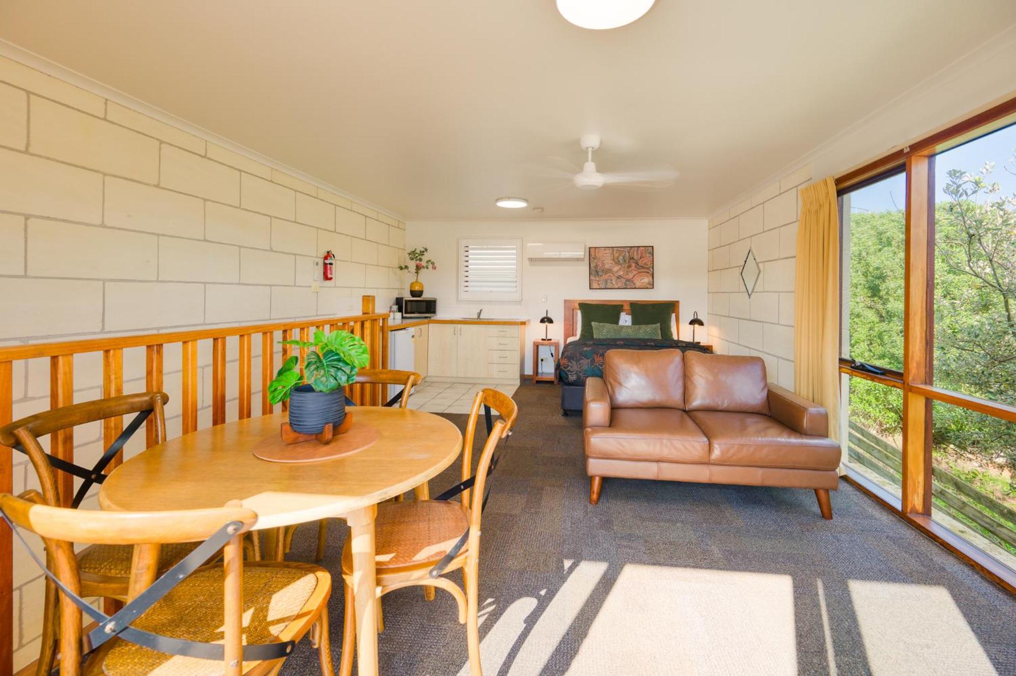 Loch Ard Motor Inn Port Campbell Exterior photo